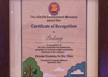 Penguatan LPS dan Jaringan Bank Sampah Bawa Padang Raih Penghargaan Internasional ASEAN ESC Award 2025