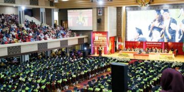 Wisuda ke-140 UNP: Pesan Karakter dan Relasi Jadi Bekal Lulusan