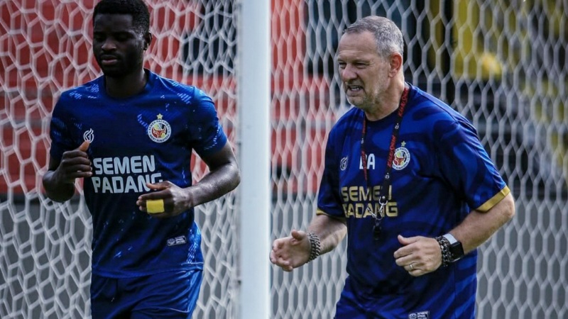 Dejan Antonic Pimpin 21 Pemain Semen Padang FC Hadapi Tuan Rumah Malut United