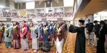 UNP Kukuhkan 587 Guru Profesional Siap Hadapi Era Digital