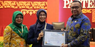 Konferensi PAPTEKINDO 2025 di UNP, Wamenaker Tegaskan Transformasi Vokasi Sebagai Pilar Daya Saing Bangsa