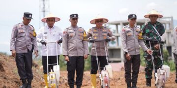 Penanaman Jagung Perdana, Kapolres Solok Kota: 200 Hektare Lahan Bisa Dimanfaatkan