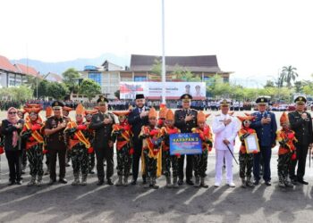 Hari Kesaktian Pancasila 2025, Walikota Fadly Amran Serahkan Penghargaan bagi Pelajar Berprestasi Nasional