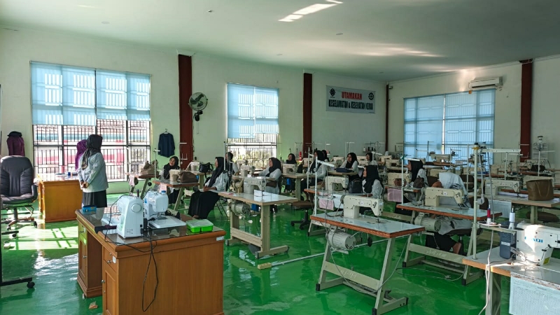 Lewat Program BMN, PT Semen Padang Dorong UMKM Bed Cover KUBE SEHATI Bandar Buat Naik Kelas