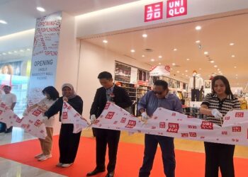 Pertama Hadir di Padang, Warga Serbu Pembukaan Perdana UNIQLO Store di Basko City Mall