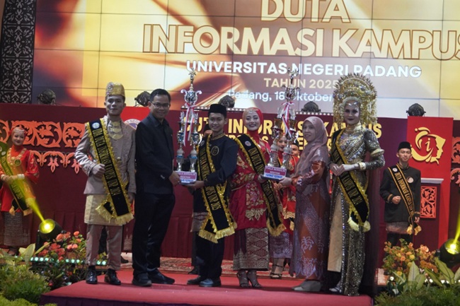 Jullyanda Fajar Pratama dan Salsabila Tri Rahmi Terpilih Jadi Uda-Uni Duta Informasi Kampus UNP 2025