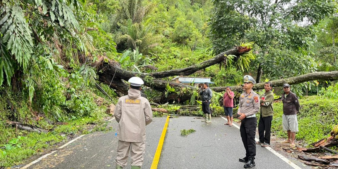 Akses Solok-Solsel Kembali Putus di Kayu Jao, Pengendara Diimbau Lewat Jalur Alternatif