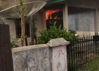Diduga Akibat Korsleting Listrik, Satu Rumah dan Motor Terbakar di Solok