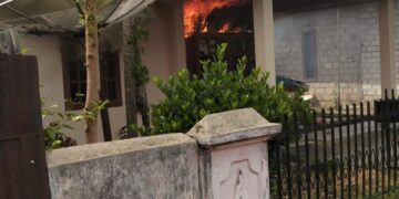 Diduga Akibat Korsleting Listrik, Satu Rumah dan Motor Terbakar di Solok