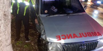 Ambulance RSUD M. Natsir Solok Tabrakan dengan Mobil Terios di Cupak