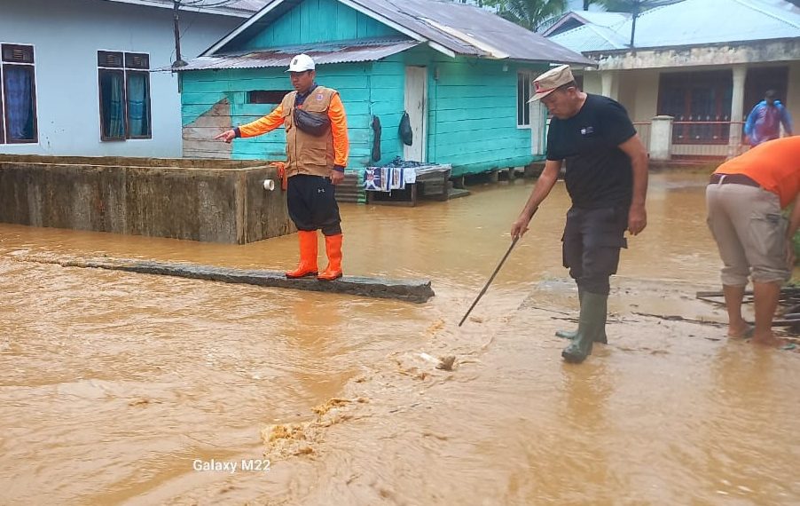 Agam Dikepung Bencana, Rumah Warga Terendam Banjir dan Dihantam Longsor