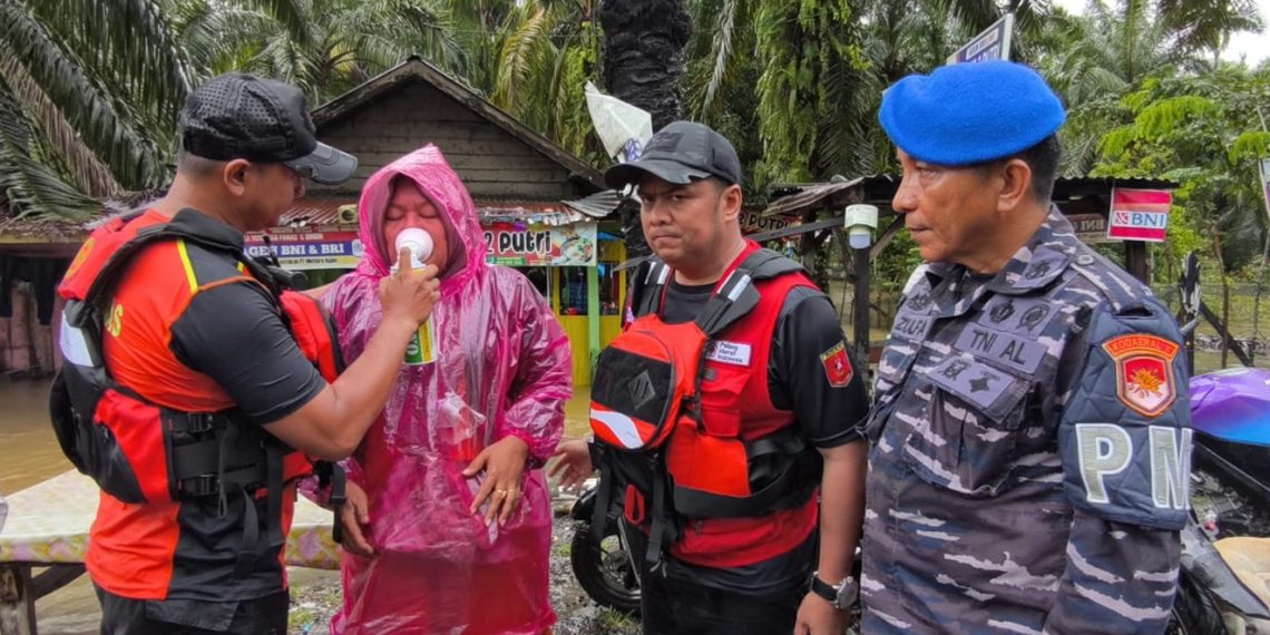 Delapan Warga Gadih Angik Agam Terjebak Banjir 1,5 Meter, Ada yang Sakit dan Hamil