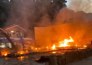 Kebakaran Lahan di Lambung Bukit Padang, Api Diduga Berasal dari Puntung Rokok!
