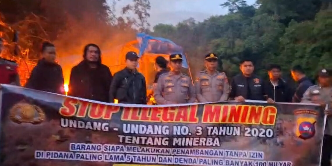 Polisi Tindak Tegas Aktivitas PETI di Solok, Camp dan Peralatan Tambang Dibakar