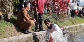 Atasi Kekeringan, Pemko Solok Serahkan Delapan Mesin Pompa untuk Petani