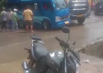 Truk Traktor Tabrak Mikrobus di Jalan Solok- Padang, Beruntung Tak ada Korban Jiwa