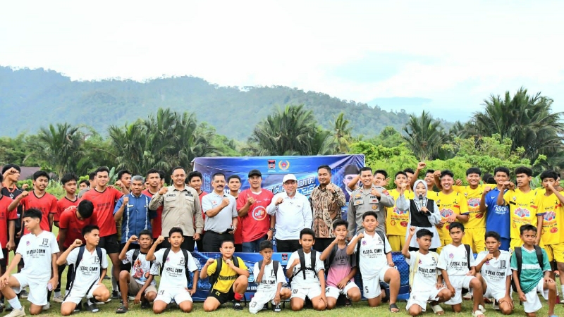Dibuka Wawako Maigus Nasir, Turnamen Sepakbola Piala Wali Kota Padang U-17 Bergulir di Lapangan Kompak FC
