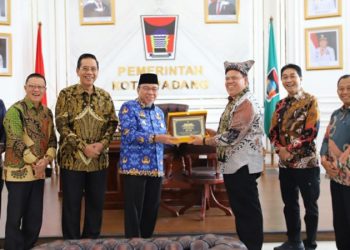 Pemkab Lampung Timur Studi Tiru Pengelolaan Call Center 112 ke Pemko Padang