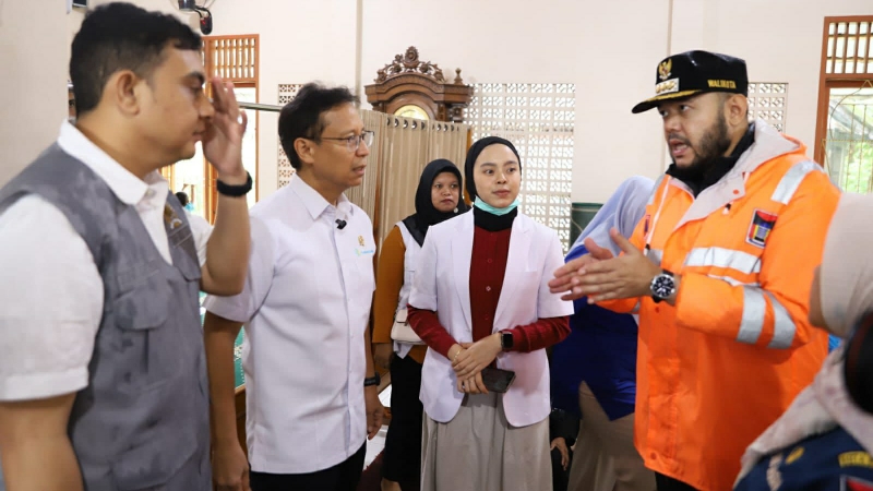 Menkes RI Kunjungi Lubuk Minturun, Walikota Padang: Kebutuhan Dasar Warga Terdampak Harus Terpenuhi