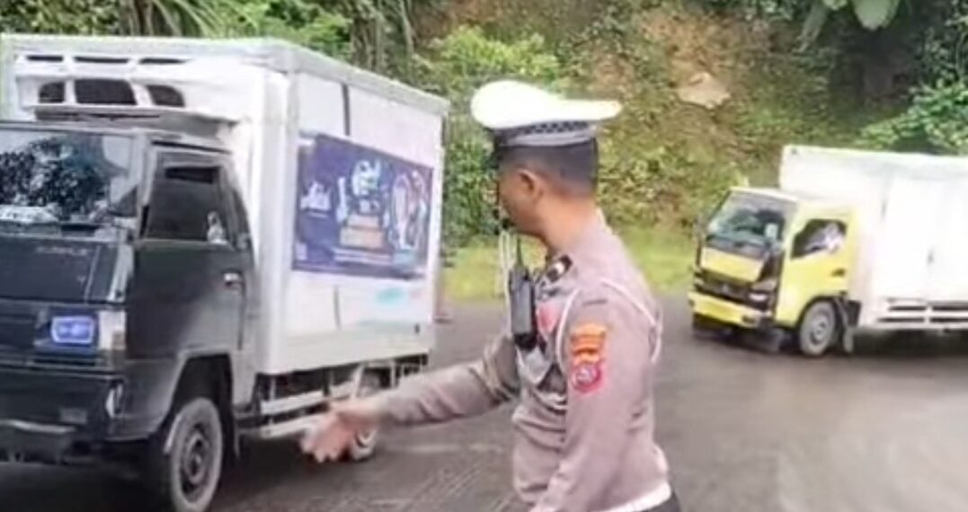 Jalur Sitinjau Lauik Kembali Lancar Setelah Macet Sejak Minggu Malam