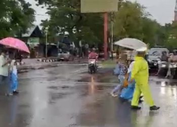 Polantas Tetap Siaga di Tengah Hujan Deras, Warga Padang Beri Apresiasi  Kota Padang