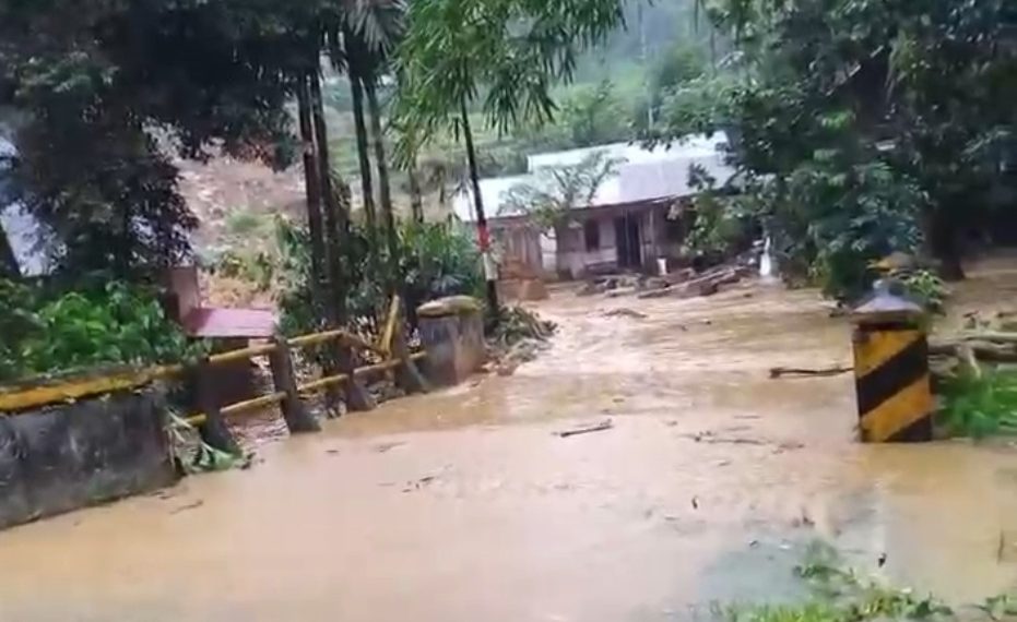 Setelah Longsor, Palembayan Agam Dihantam Banjir Bandang