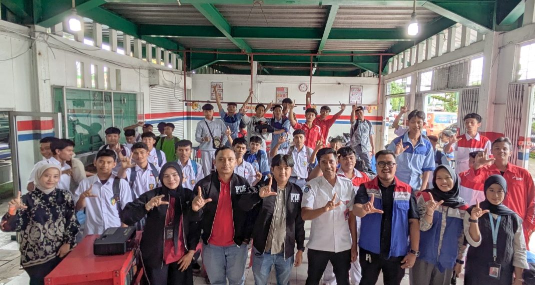 Pertamina Lubricants Gelar Pelatihan Product Knowledge dan Entrepreneurship untuk Siswa SMK Muhammadiyah I Padang Melalui Program TJSL Enduro Home Service