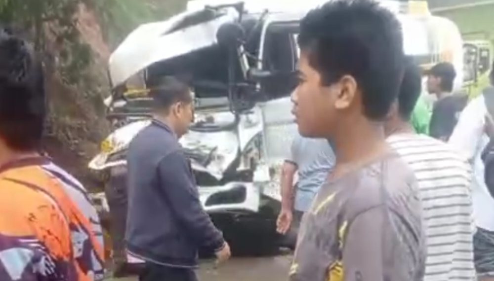 BREAKING NEWS: Kecelakaan Beruntun Terjadi di Panorama II Sitinjau Lauik Enam Mobil Terlibat, Jalur Sitinjau Lauik Macet Parah