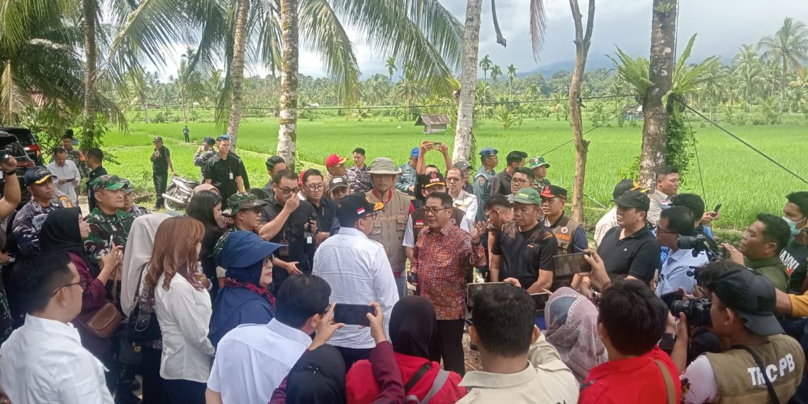 Infrastruktur Lumpuh Diterjang Banjir dan Longsor, Pasokan Air Bersih ke Warga Padang Pariaman Terputus