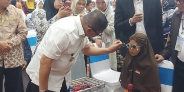Pemko dan Gapopin Bagikan Kacamata Gratis untuk 1.000 Pelajar se Kota Bukittinggi