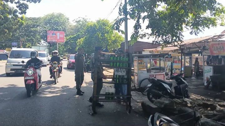 Gunakan Trotoar dan Badan Jalan, Satpol PP Padang Tertibkan Pedagang ...