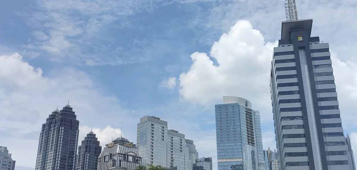 Cuaca Jakarta Diprakirakan Cerah pada Senin Siang hingga Malam