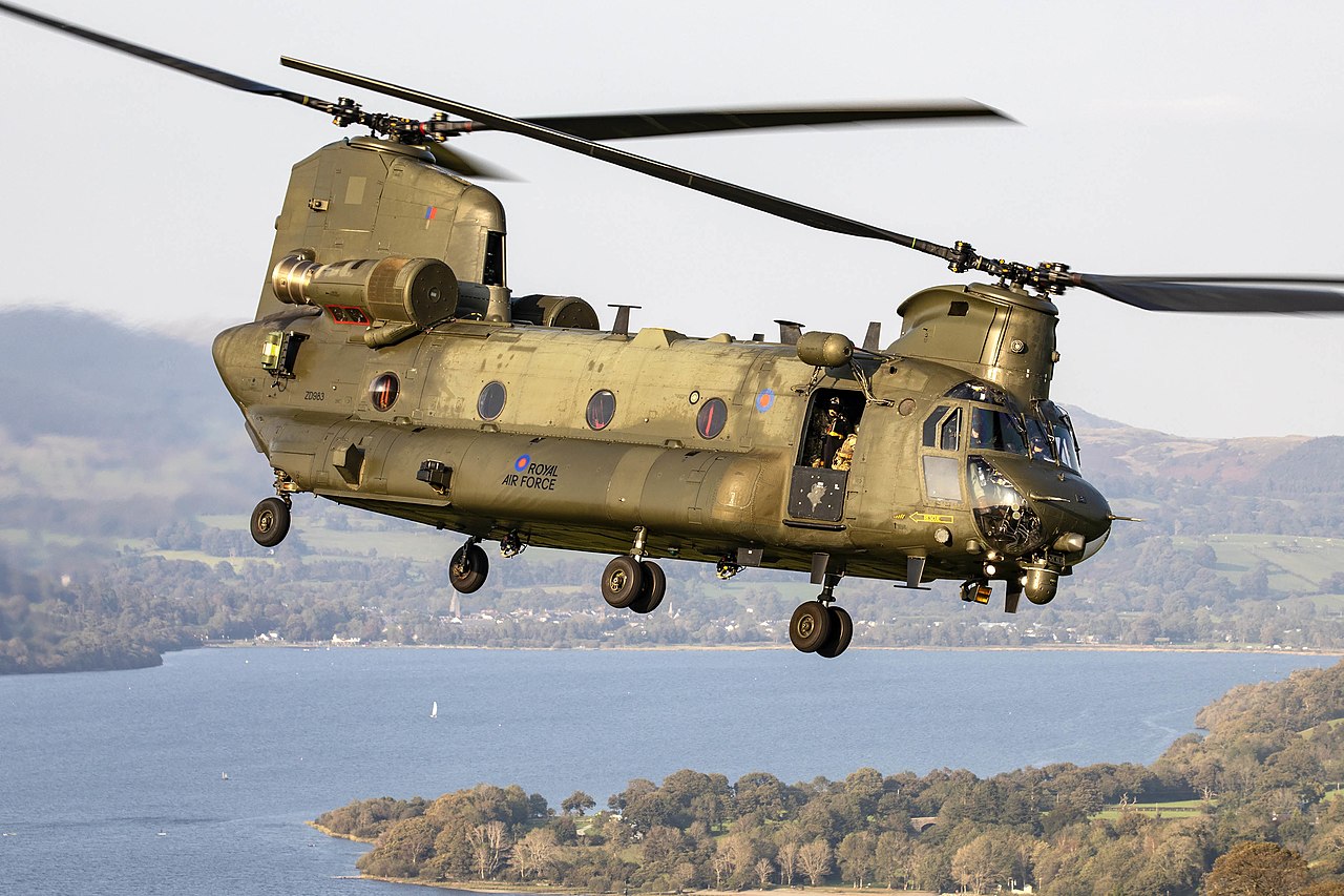 Chinook CH-47 ,Si Bongsor Berbaling-Baling Ganda Yang Legendaris  Di Medan Perang dan Bencana Alam