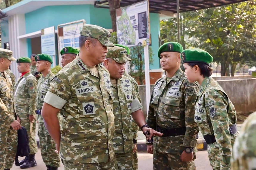 20260612104754_Wapang-TNI-Bersama-Menhan-RI-Tinjau-Lokasi-Industri-Strategis-dan-Yonif-TP-938Pancasona--di-Jawa-Barat.jpg