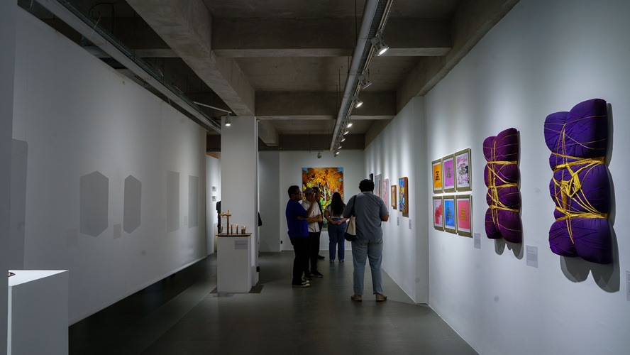 20260812112649_Foto-Suasana-Tamu-Memadati-Galeri-RUCI-Art-Space-2.jpg
