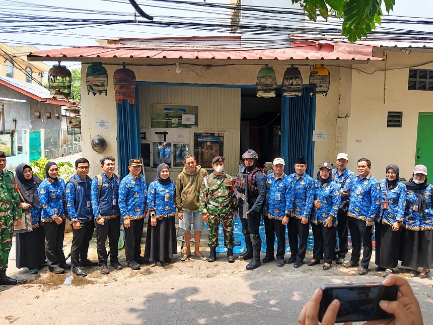 20261005165619_Petugas_Depot.jpg