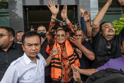 Sidang perdana Bupati Pati nonaktif Sudewo di Semarang