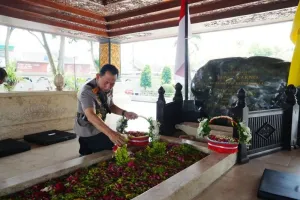 Jelang Hari Bhayangkara, Kapolri Jenderal Listyo Sigit Ziarah ke Makam Para Mantan Presiden RI