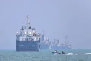 Selat Hormuz Mulai Pulih, 25 Kapal Melintas Sehari
