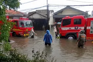 Hujan Deras Rendam Surabaya, Genangan Muncul di Sejumlah Titik Sejak Subuh.