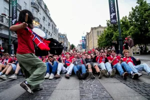 Norwegia Tersingkir, Pesta Tetap Berlanjut: Suporter Rayakan Perjalanan Bersejarah di Piala Dunia 2026