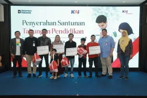 PT KAI Salurkan Beasiswa bagi Lima Anak Korban Kecelakaan di wilayah Bekasi Timur