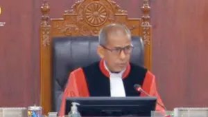 Hakim MK Saldi Isra Pertanyakan Pengawasan Pemerintah Terhadap Maskapai Penerbangan
