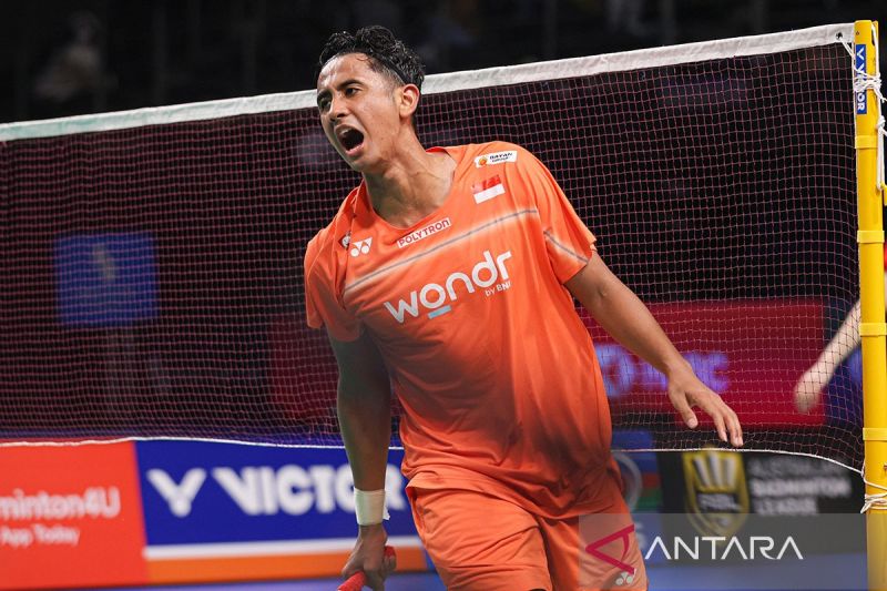 Alwi Farhan Memperpanjang Napas, Tundukkan Li Shi Feng, Posisi 1-2