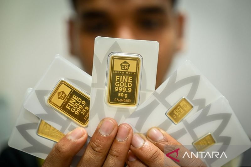 Harga Emas Antam Hari ini Turun Rp15.000 Jadi Rp2.590.000 per Gram 