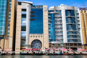 Bank Sentral UEA Batasi Aktivitas Cabang Bank Asal Iran