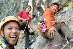 Dosen ULM Kenalkan Wisata Nateh, Kalsel, Lewat Panjat Tebing