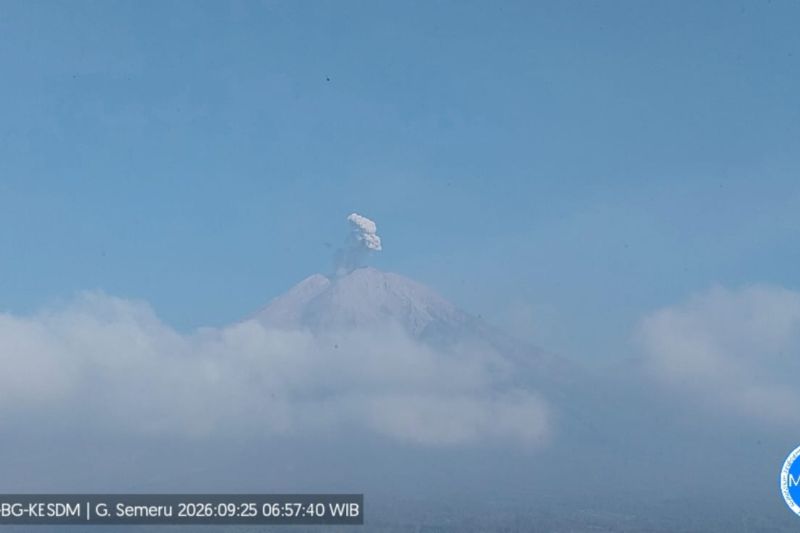 Gunung Semeru Kembali Erupsi, Masyarakat Diimbau untuk Waspada