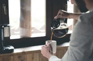 Minum Kopi di Pagi Hari Bisa Melancarkan BAB, Benarkah? Ini Penjelasannya!