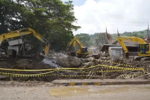 Jalan Padang-Solok via Pintu Angin Ditutup Sementara Usai Banjir Bandang.